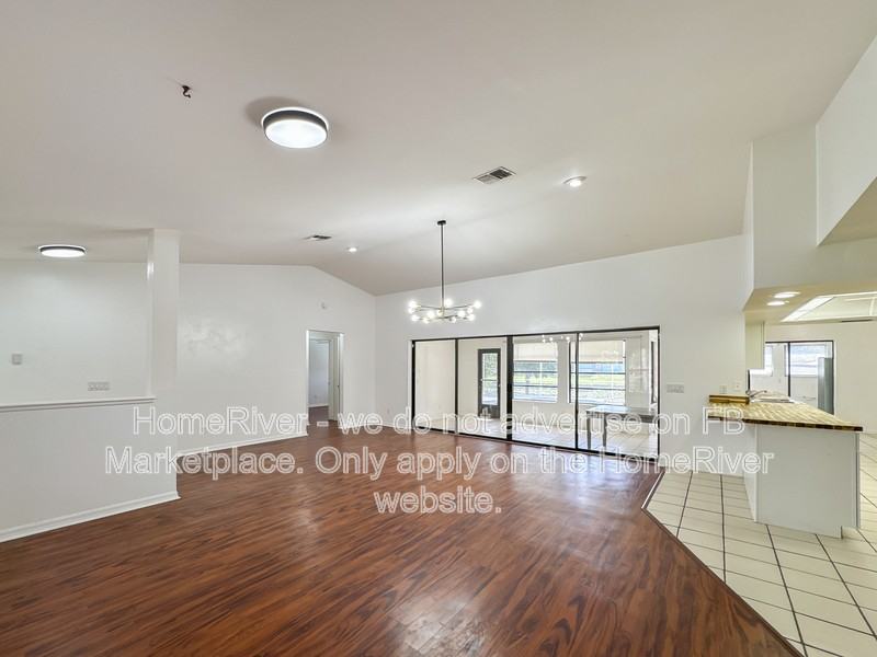 1110 Sw 15th Ave - Photo 4 of 26