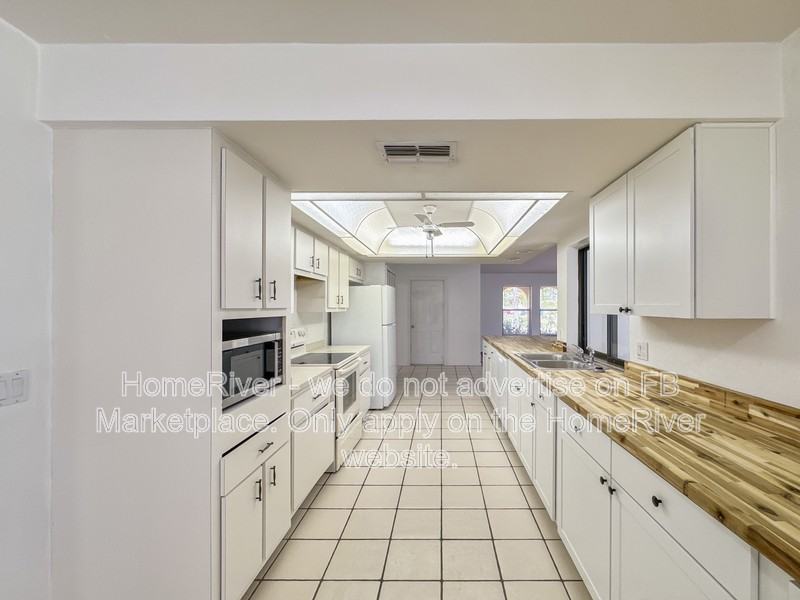 1110 Sw 15th Ave - Photo 5 of 26