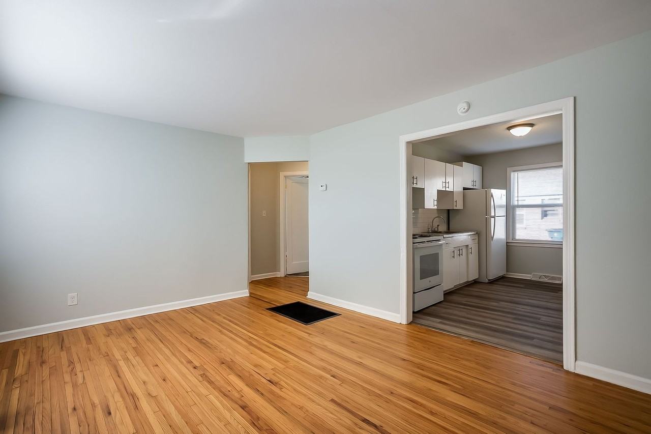 2701 E Harry St - Photo 3 of 15
