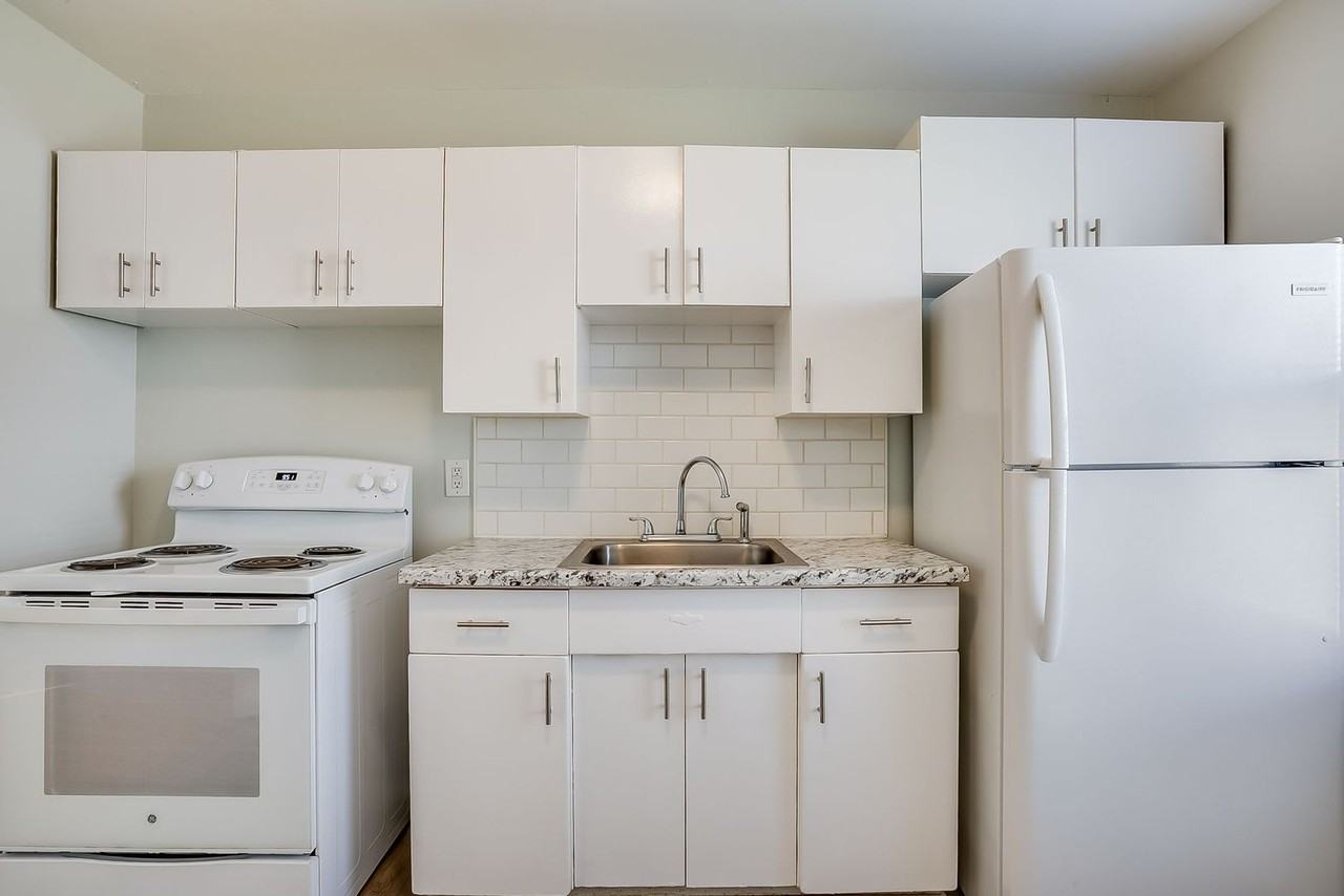 2701 E Harry St - Photo 6 of 15