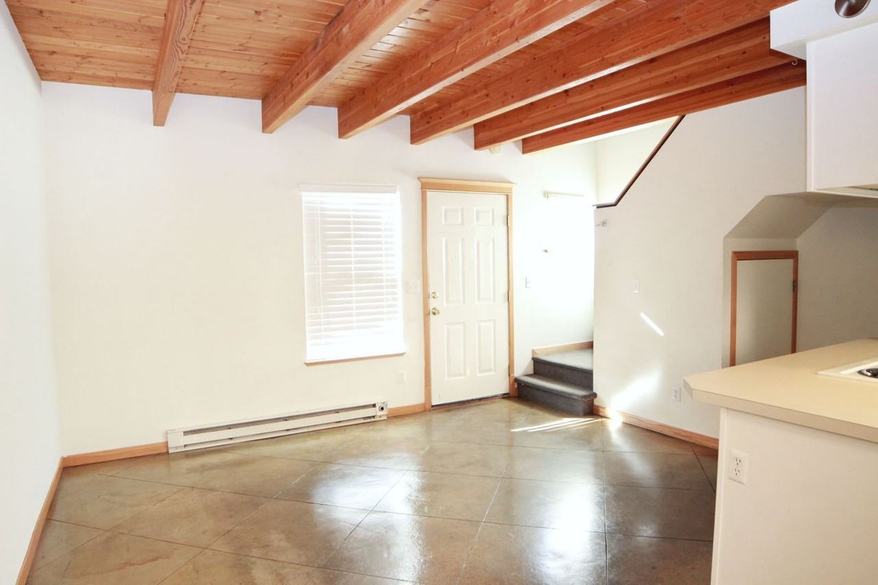 209 W Mulberry St - Photo 6 of 19