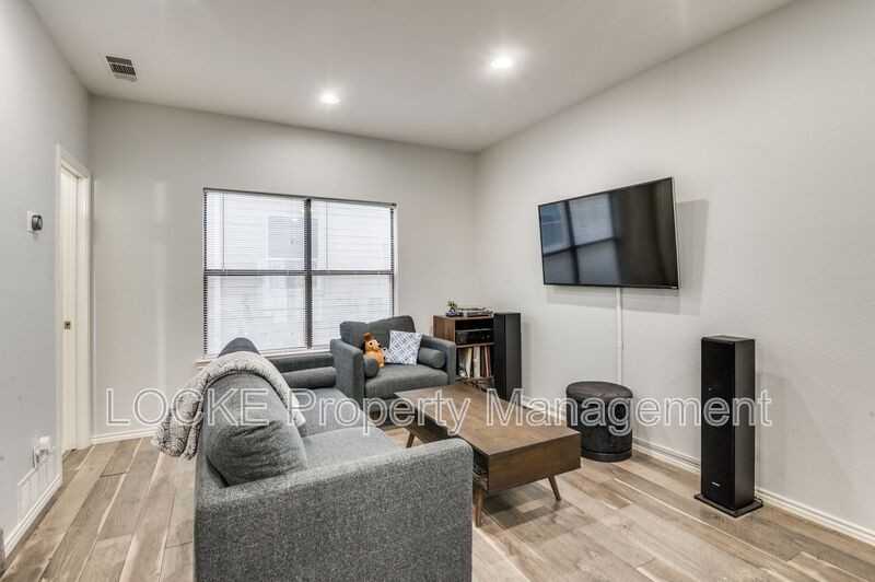 2728 Reagan St #202 - Photo 5 of 24