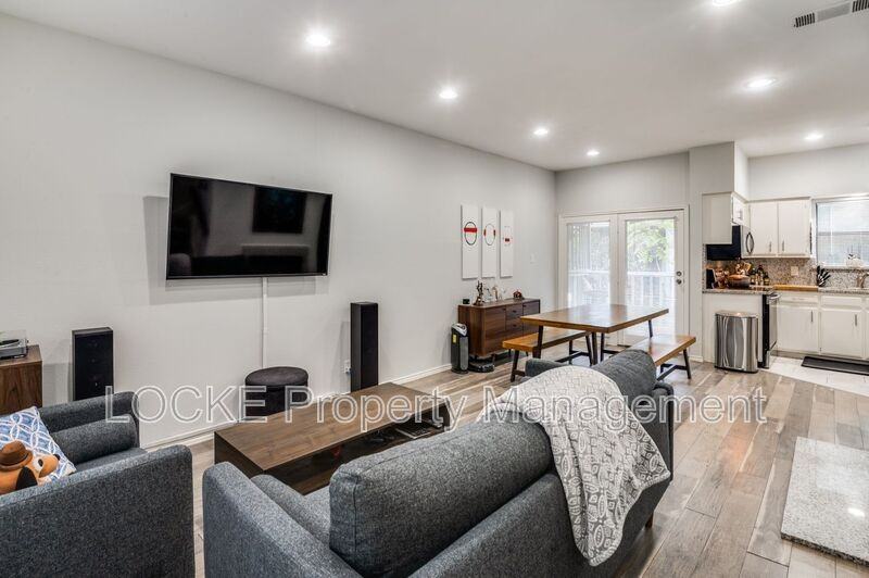 2728 Reagan St #202 - Photo 7 of 24