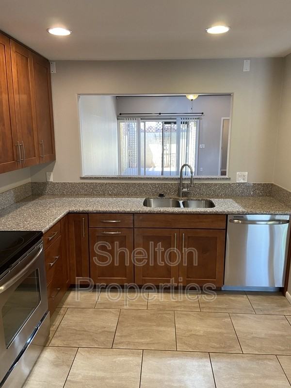 1262 E Avenida Hermosa - Photo 5 of 25