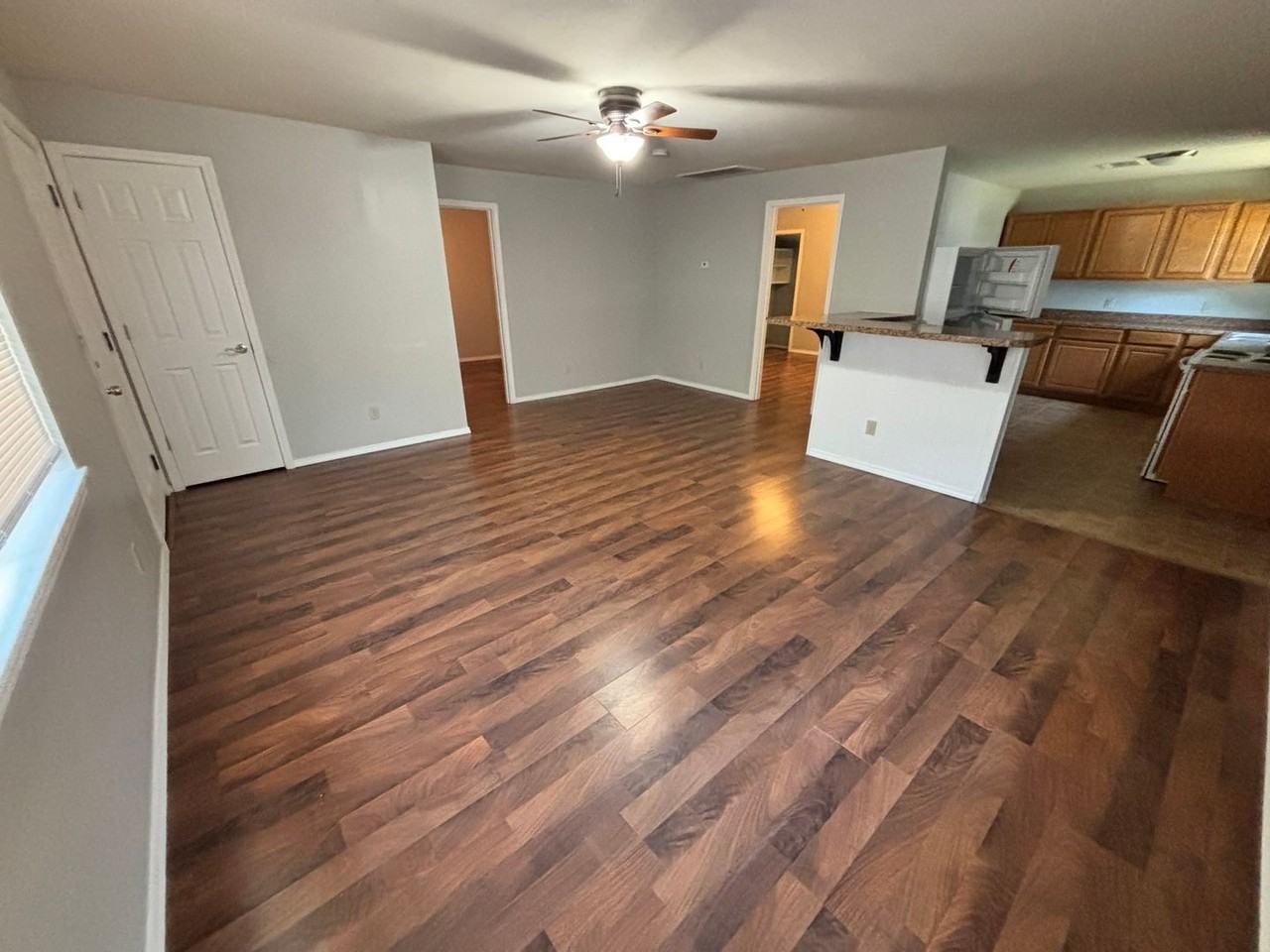 105 W Hurd St - Photo 3 of 14