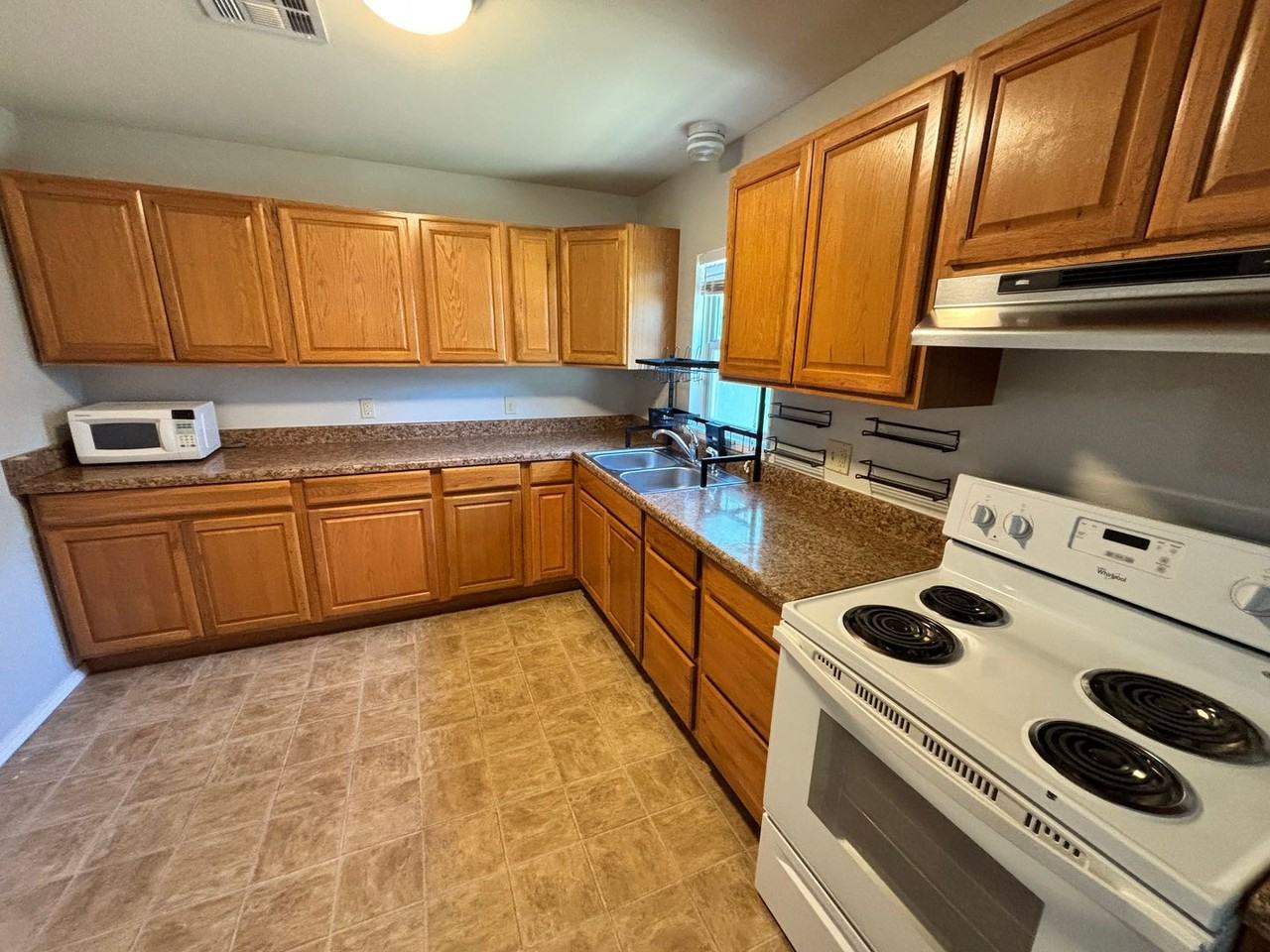 105 W Hurd St - Photo 6 of 14