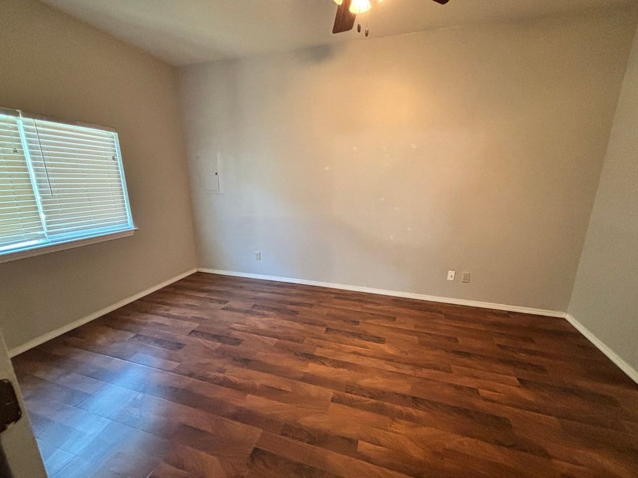 105 W Hurd St - Photo 4 of 14