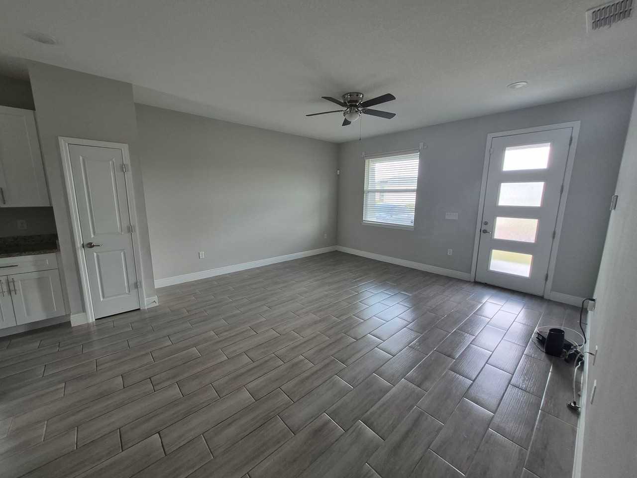 642 Desmoines Ct - Photo 4 of 8