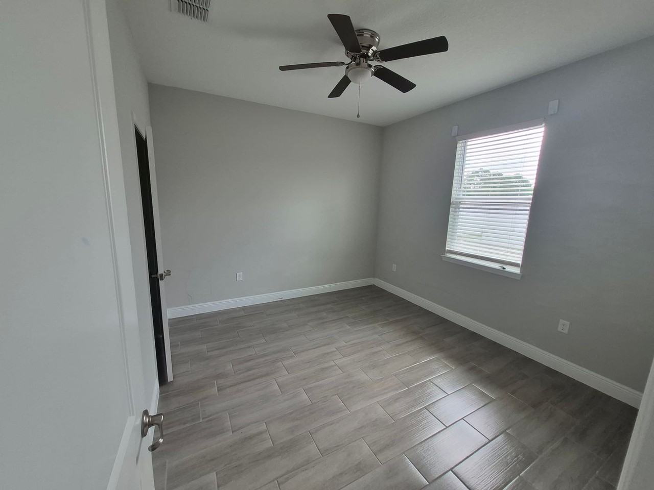 642 Desmoines Ct - Photo 6 of 8