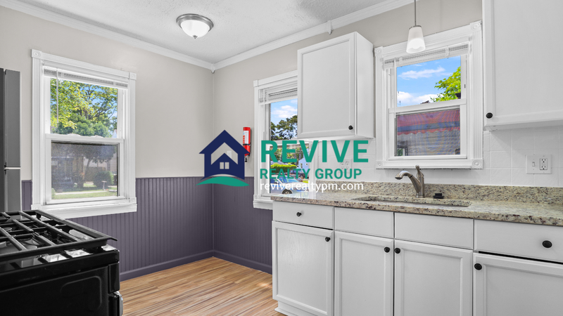 1774 College Ave - Photo 4 of 17