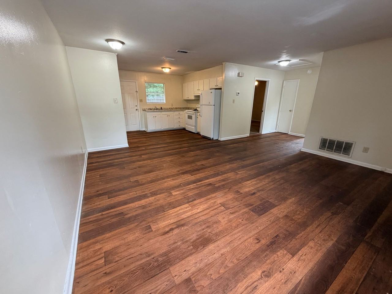 104 Lankford Cir - Photo 2 of 12
