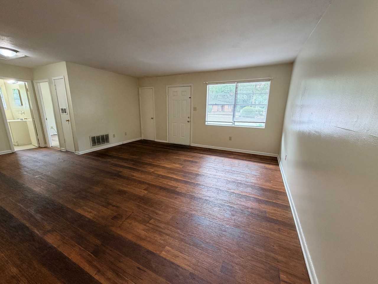 104 Lankford Cir - Photo 3 of 12