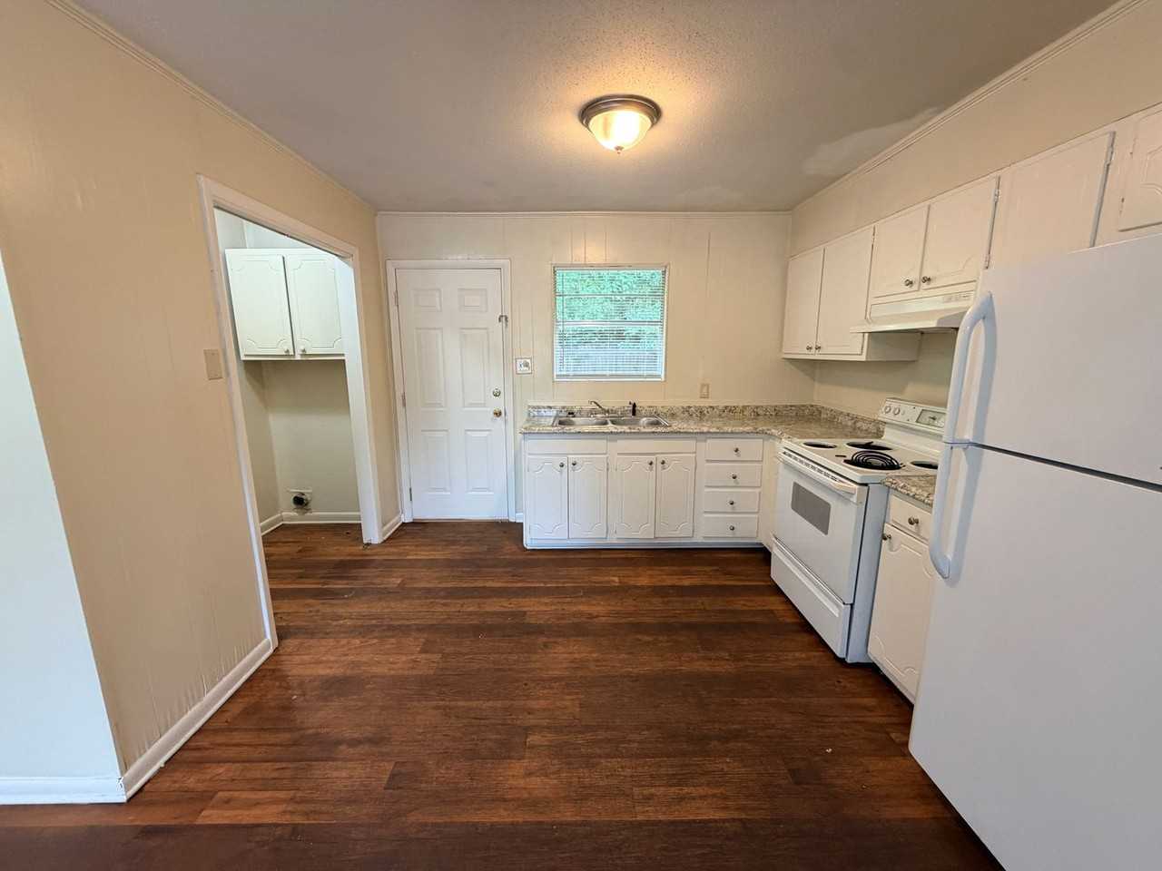 104 Lankford Cir - Photo 4 of 12