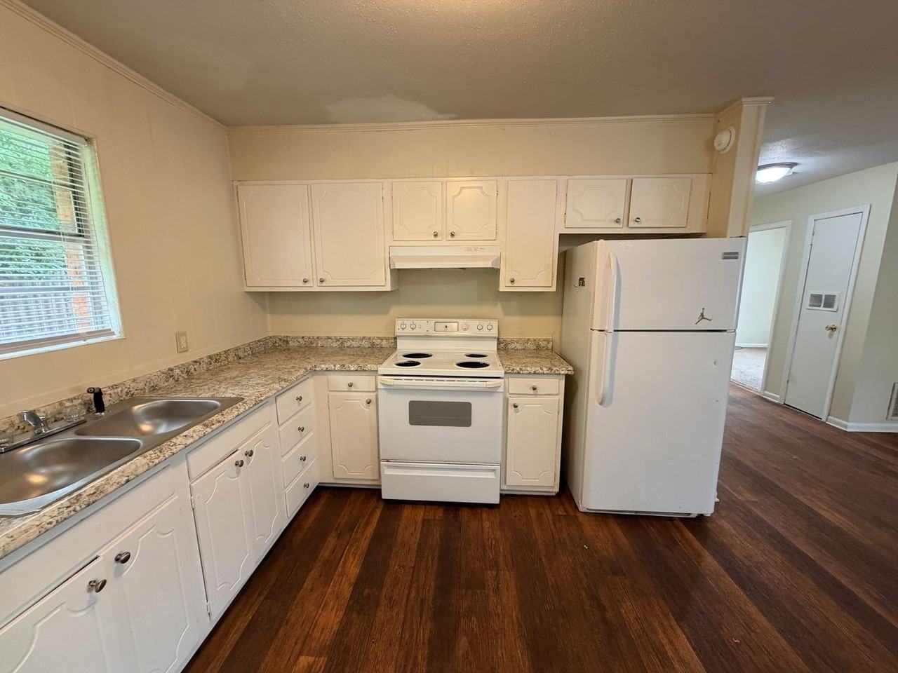 104 Lankford Cir - Photo 6 of 12