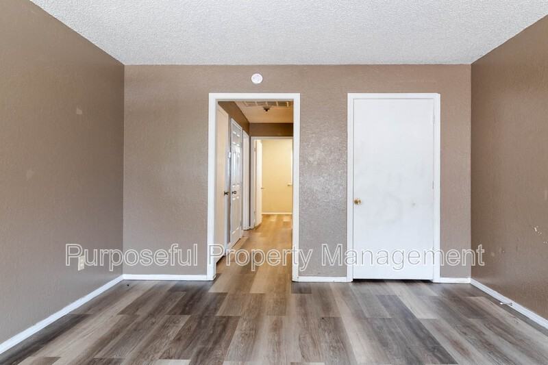 109 Se 42nd St - Photo 4 of 15
