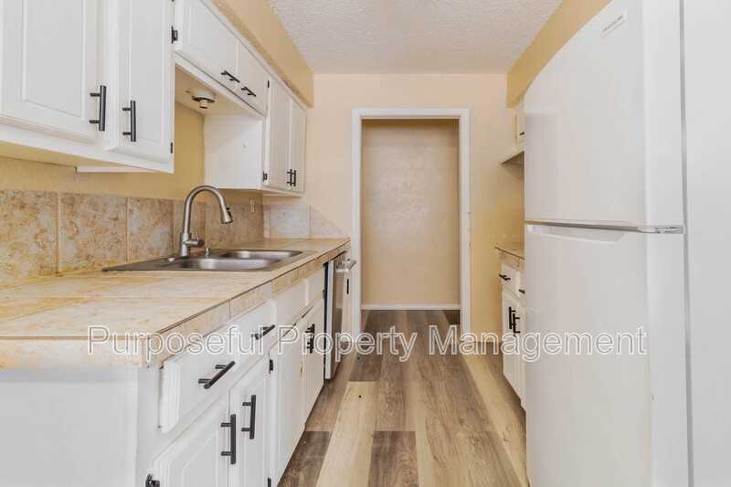 109 Se 42nd St - Photo 7 of 15