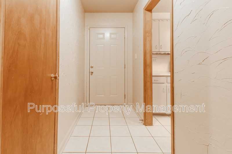 514 N Ponca Ave - Photo 3 of 16