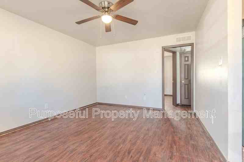 514 N Ponca Ave - Photo 4 of 16