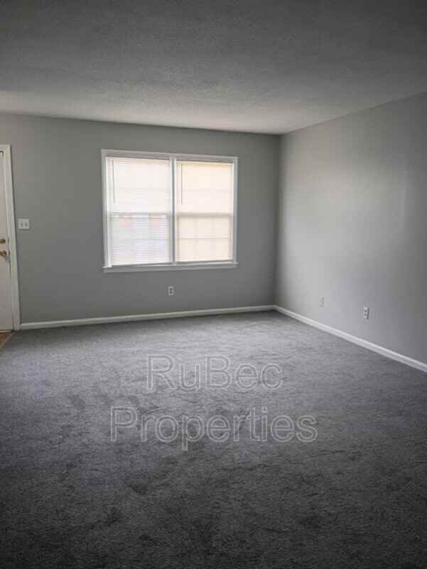 913 Nottingham Dr #33 - Photo 4 of 13