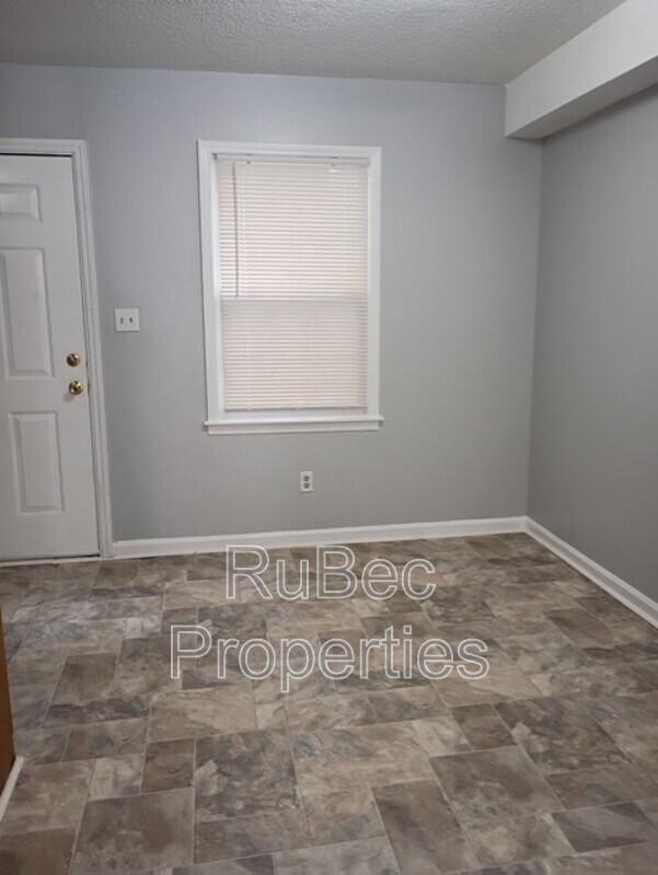 913 Nottingham Dr #33 - Photo 5 of 13