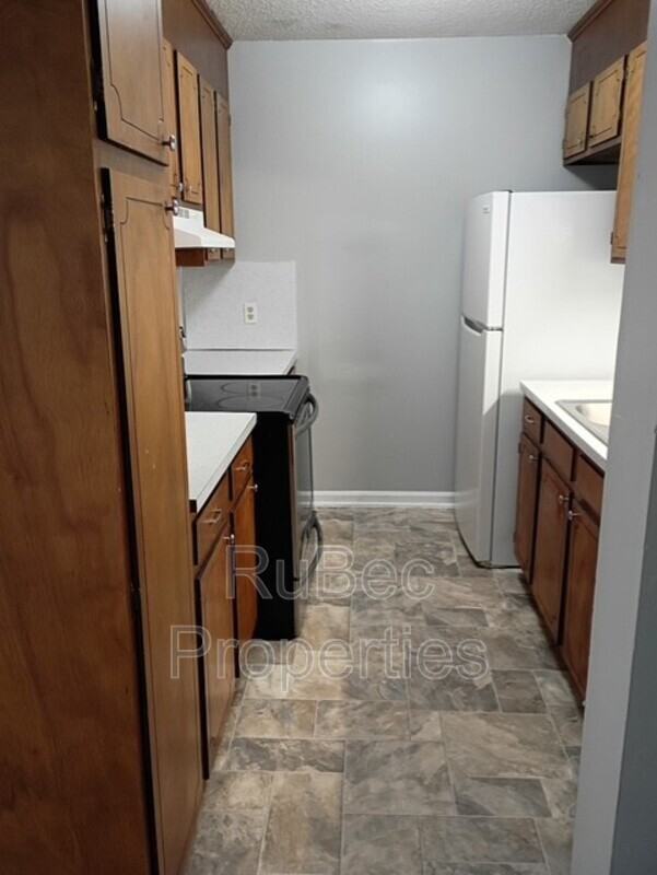 913 Nottingham Dr #33 - Photo 6 of 13