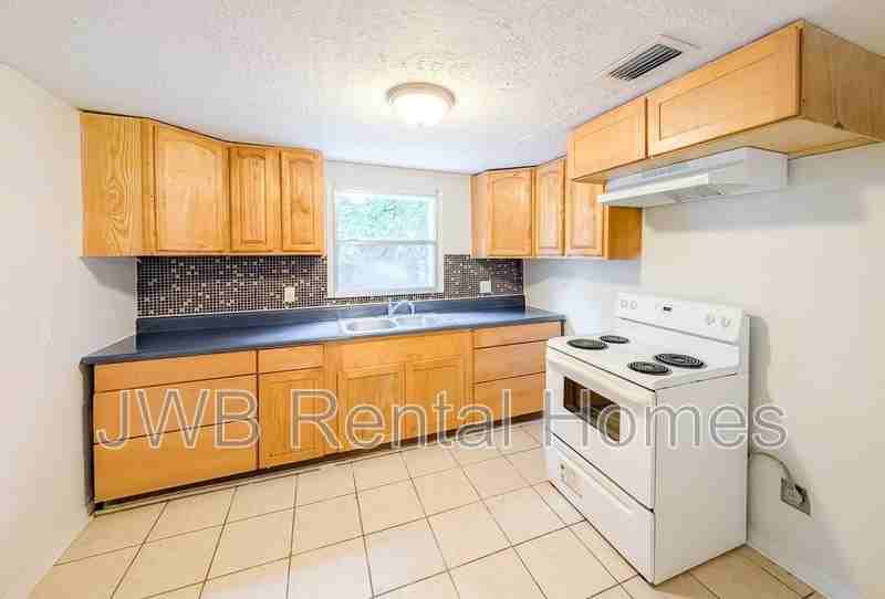 1720 Brooker Rd - Photo 2 of 13