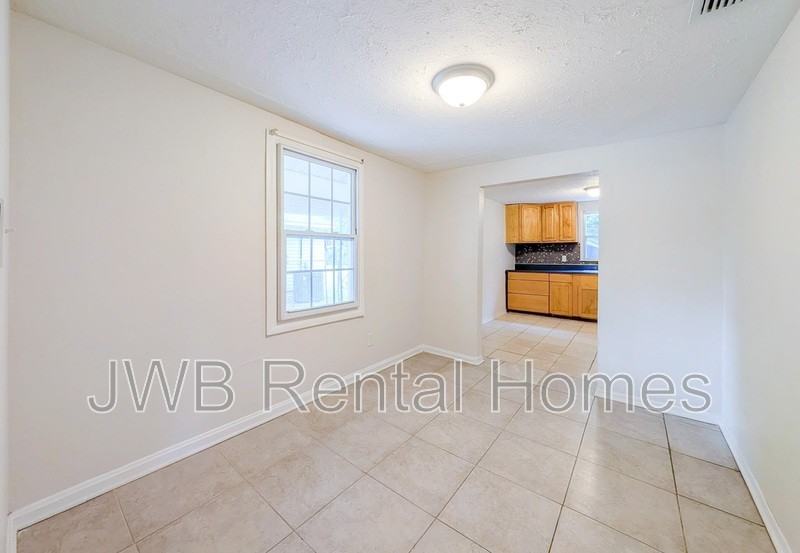 1720 Brooker Rd - Photo 4 of 13