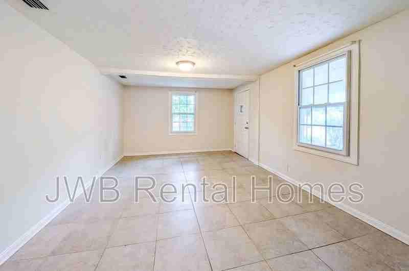 1720 Brooker Rd - Photo 5 of 13
