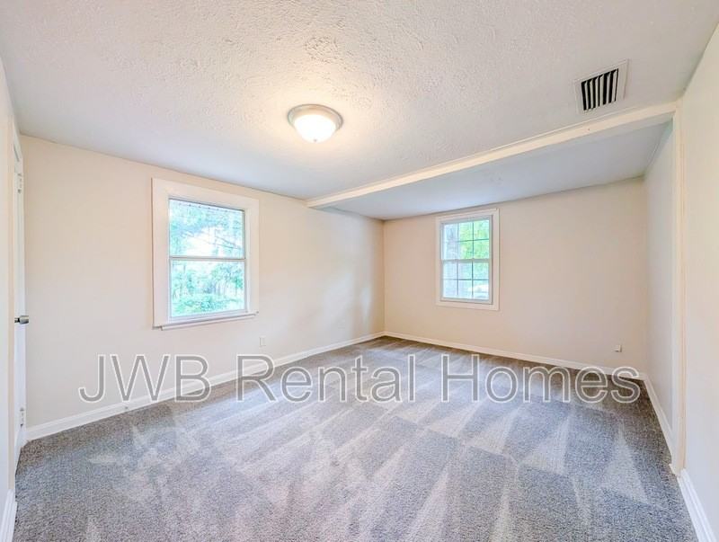 1720 Brooker Rd - Photo 6 of 13