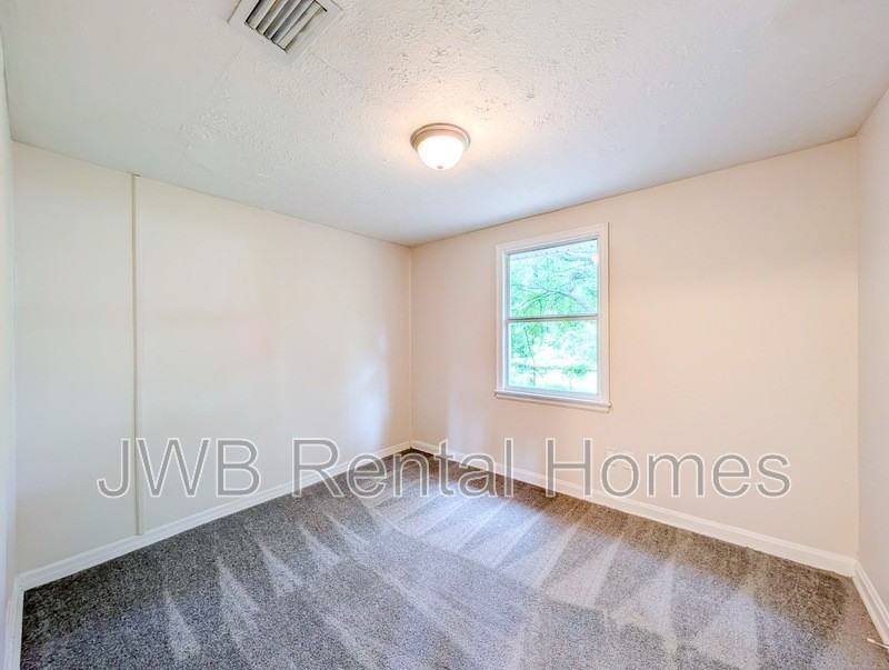 1720 Brooker Rd - Photo 7 of 13