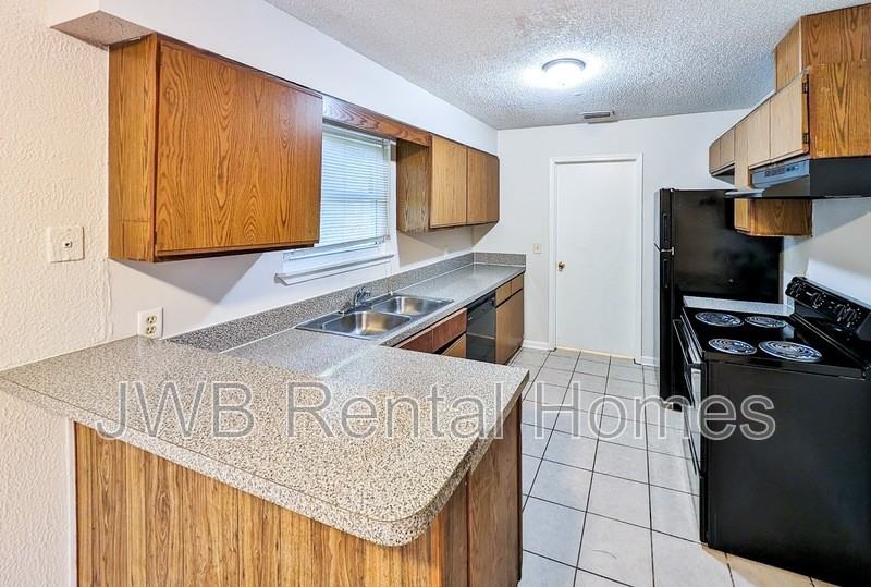4442 Georgetown Dr - Photo 2 of 12
