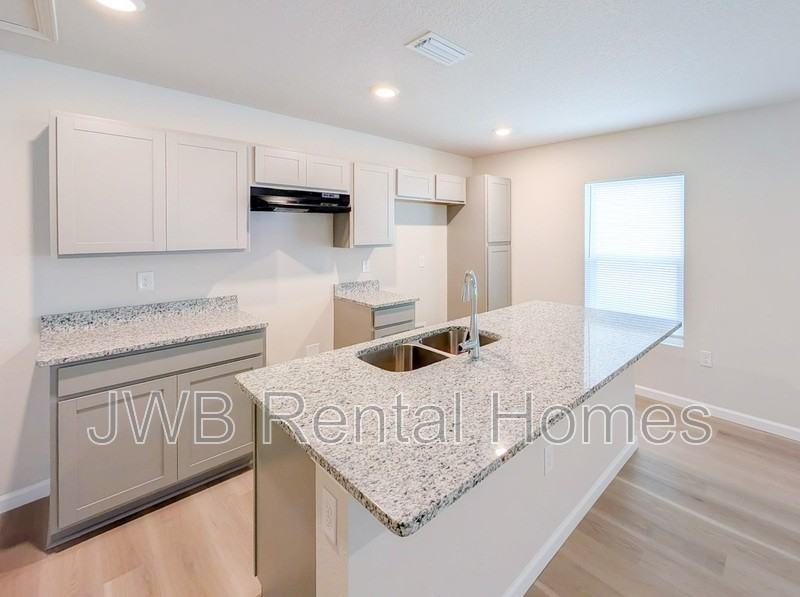 154 W 28th St - Photo 2 of 14
