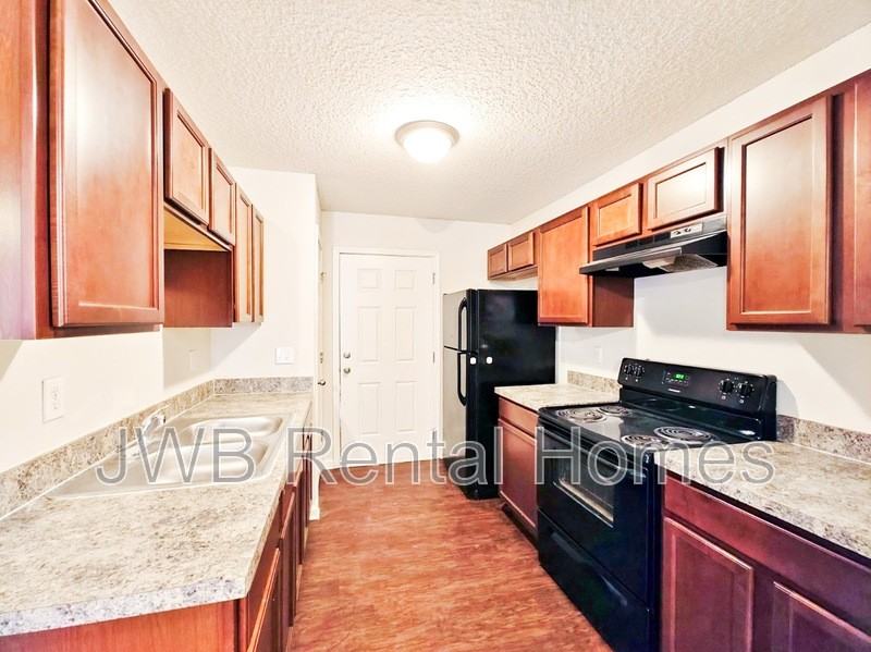 8308 Free Ave - Photo 2 of 11