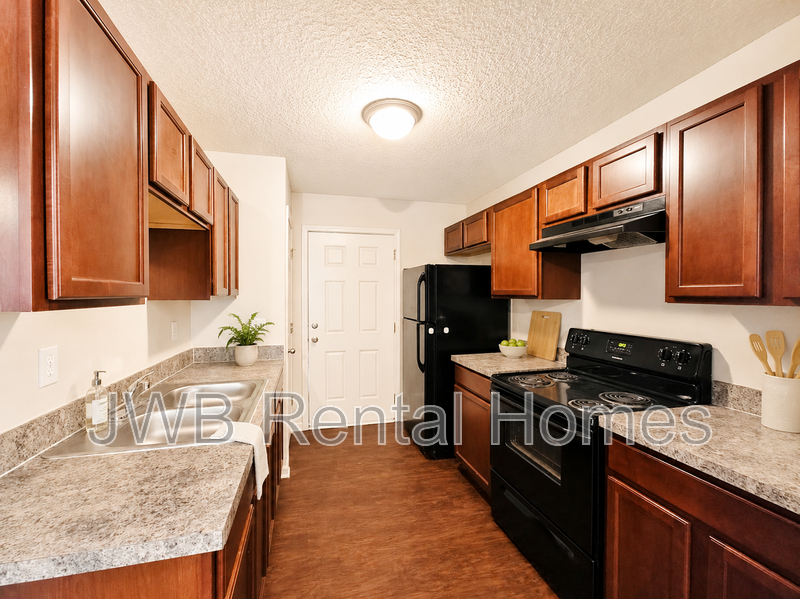 8308 Free Ave - Photo 3 of 11