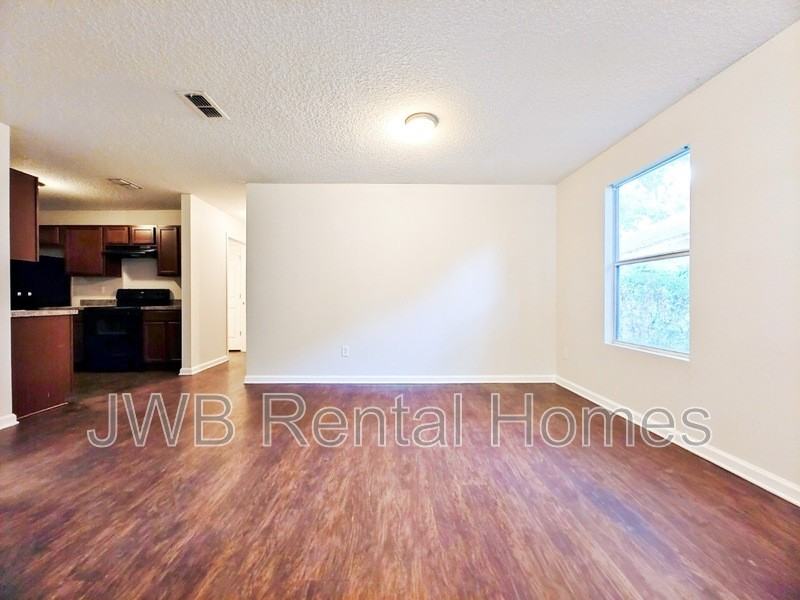 8308 Free Ave - Photo 4 of 11