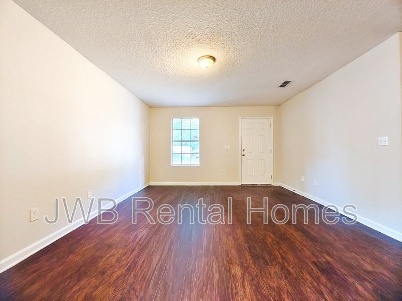 8308 Free Ave - Photo 6 of 11