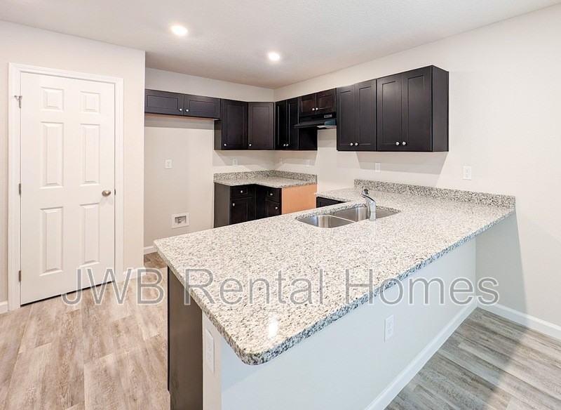 1213 Moat St - Photo 2 of 12