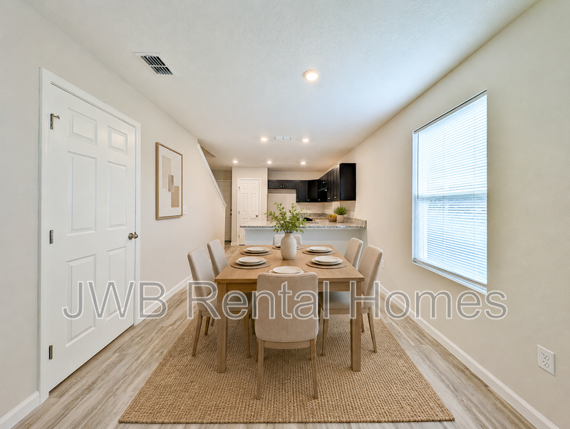 1213 Moat St - Photo 5 of 12