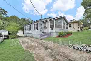 featured image of 7124 Lorain St