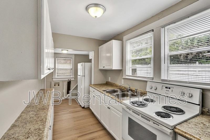 7124 Lorain St - Photo 2 of 22