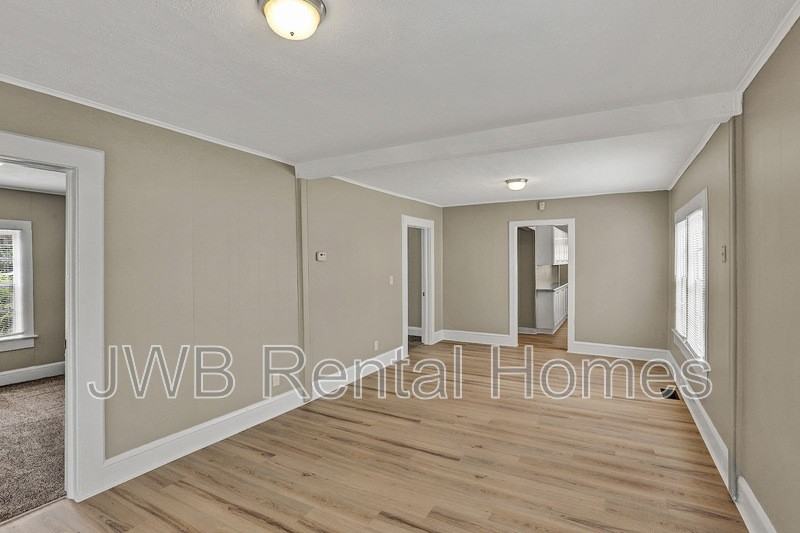 7124 Lorain St - Photo 5 of 22