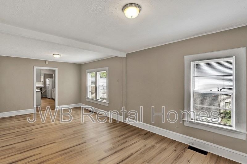 7124 Lorain St - Photo 6 of 22