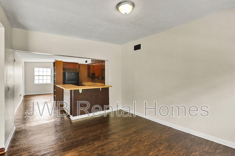 10524 Briarcliff Rd S - Photo 4 of 10