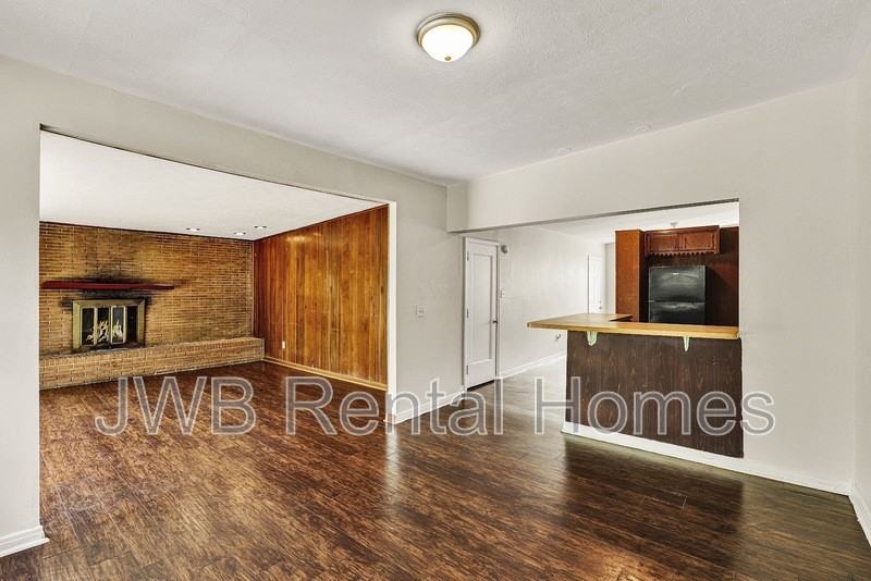 10524 Briarcliff Rd S - Photo 5 of 10