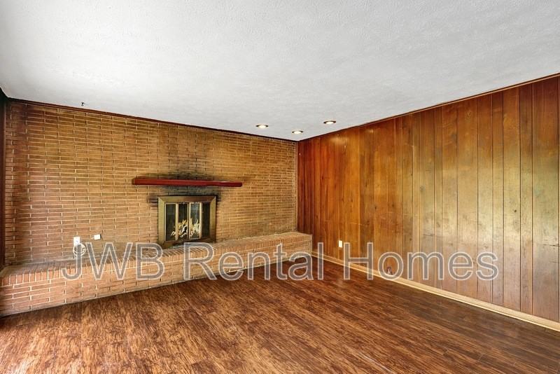 10524 Briarcliff Rd S - Photo 6 of 10
