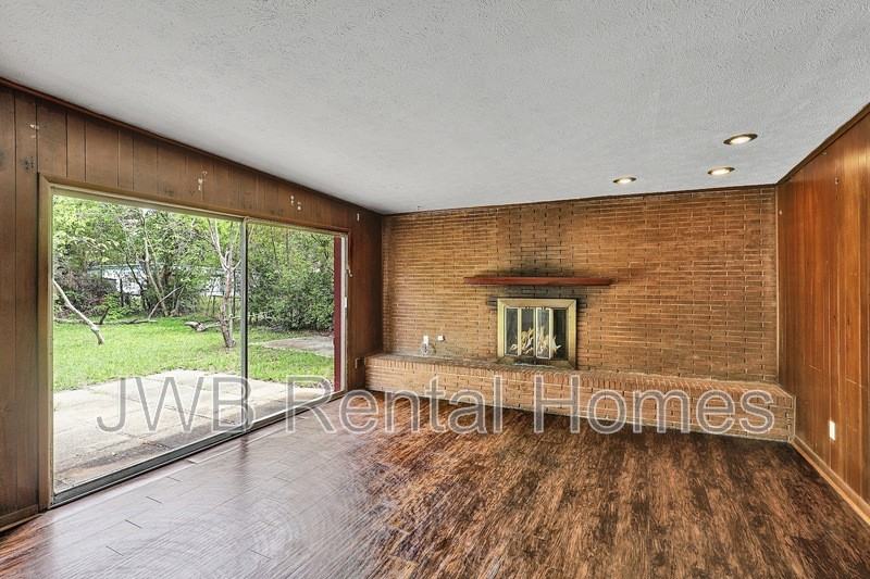 10524 Briarcliff Rd S - Photo 7 of 10