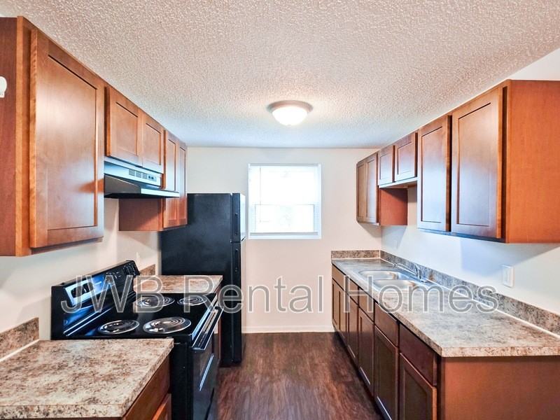 1327 Eagle Cove Rd - Photo 2 of 12