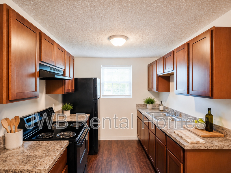 1327 Eagle Cove Rd - Photo 3 of 12