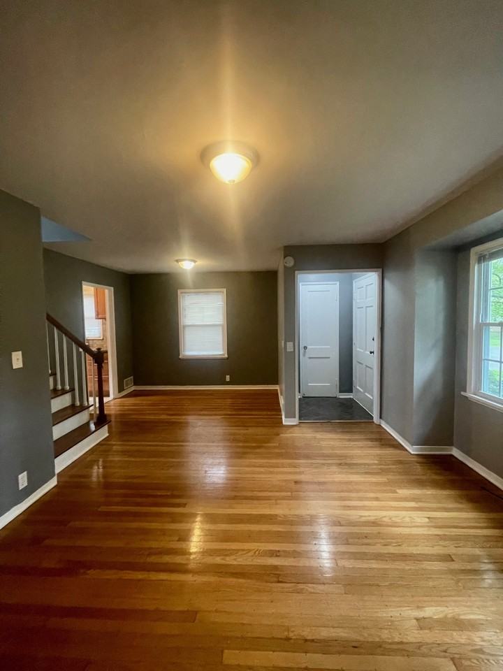 151 Eastmoreland Drive - Photo 3 of 22