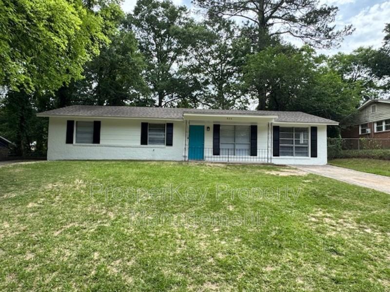 920 Rosewood Dr - Photo 2 of 26
